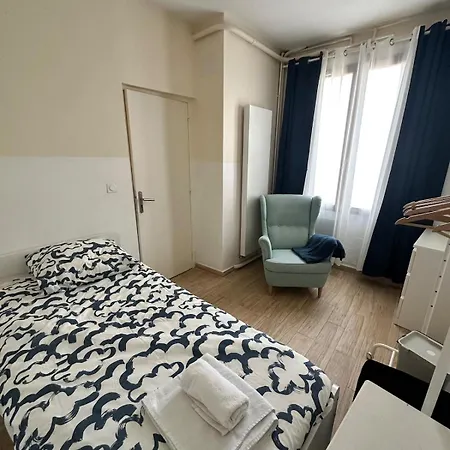 Holiday home Belle Maison A 11 Mm Des Champs Elysees *